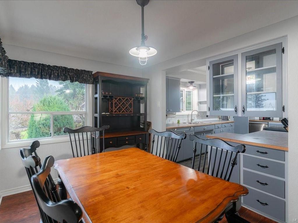









3925


Porter

Rd,
Saltair,




BC
V9G 1Z2

