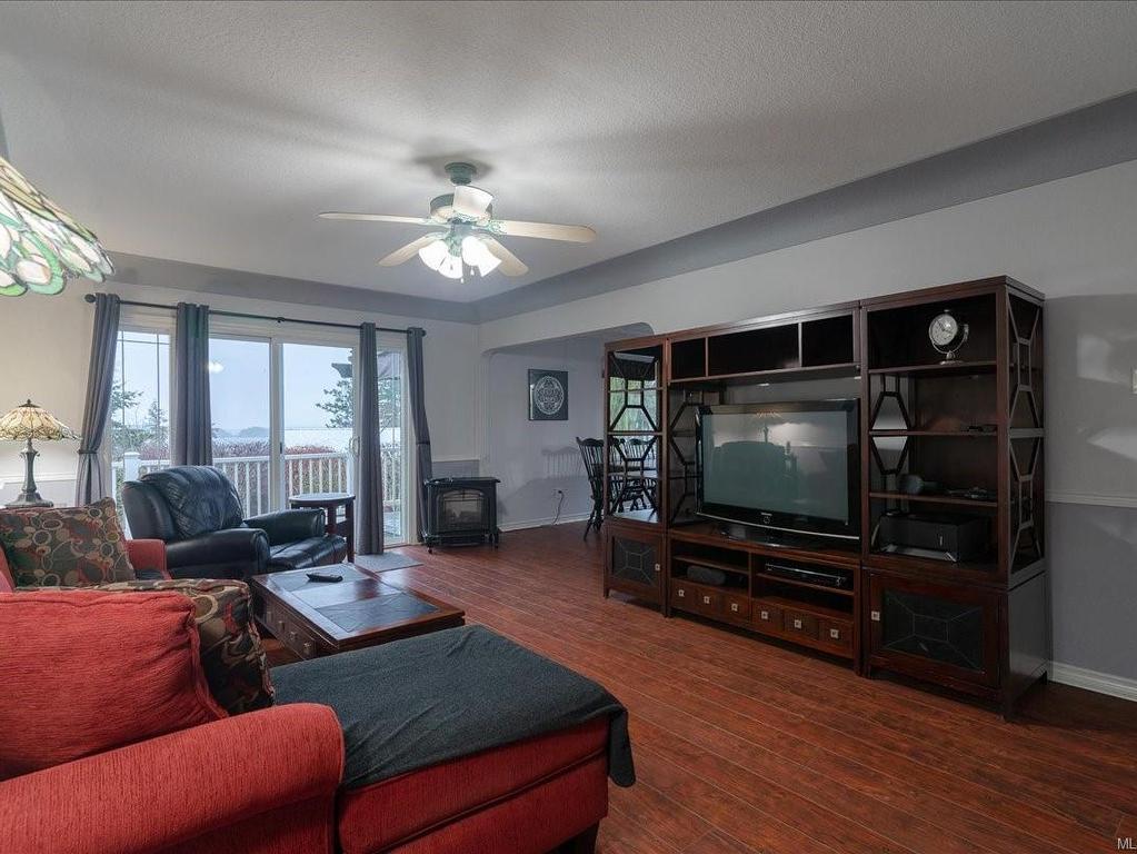 









3925


Porter

Rd,
Saltair,




BC
V9G 1Z2

