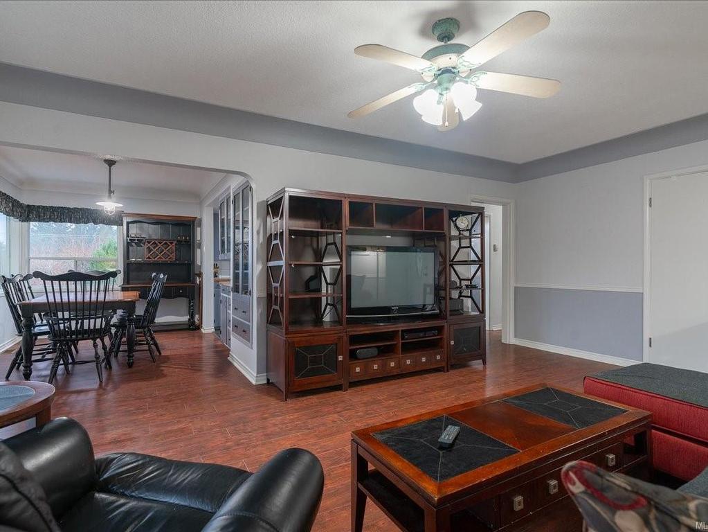 









3925


Porter

Rd,
Saltair,




BC
V9G 1Z2

