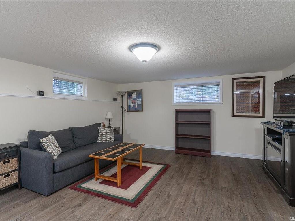 









3925


Porter

Rd,
Saltair,




BC
V9G 1Z2

