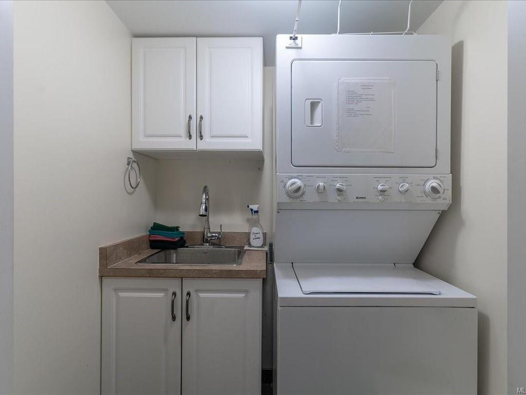 









3925


Porter

Rd,
Saltair,




BC
V9G 1Z2

