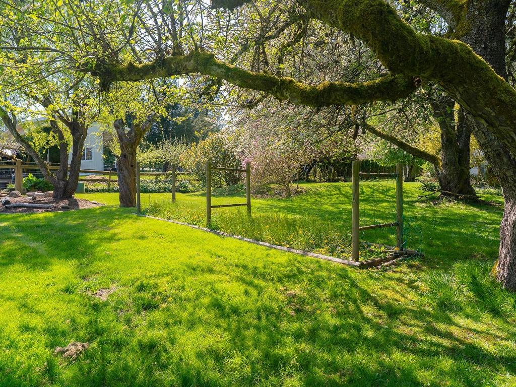 









3925


Porter

Rd,
Saltair,




BC
V9G 1Z2

