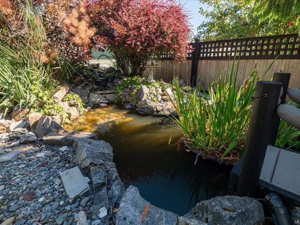 









3925


Porter

Rd,
Saltair,




BC
V9G 1Z2

