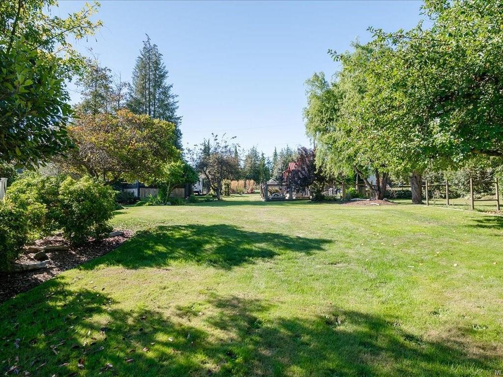 









3925


Porter

Rd,
Saltair,




BC
V9G 1Z2

