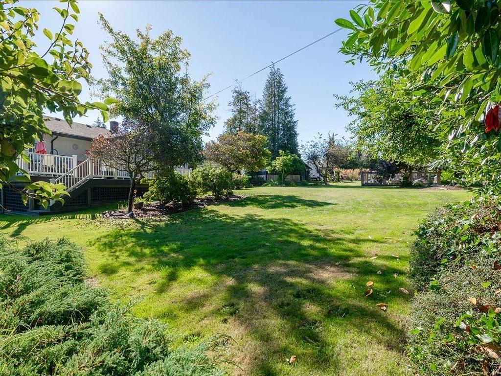 









3925


Porter

Rd,
Saltair,




BC
V9G 1Z2

