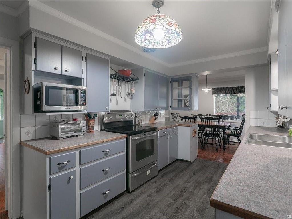 









3925


Porter

Rd,
Saltair,




BC
V9G 1Z2

