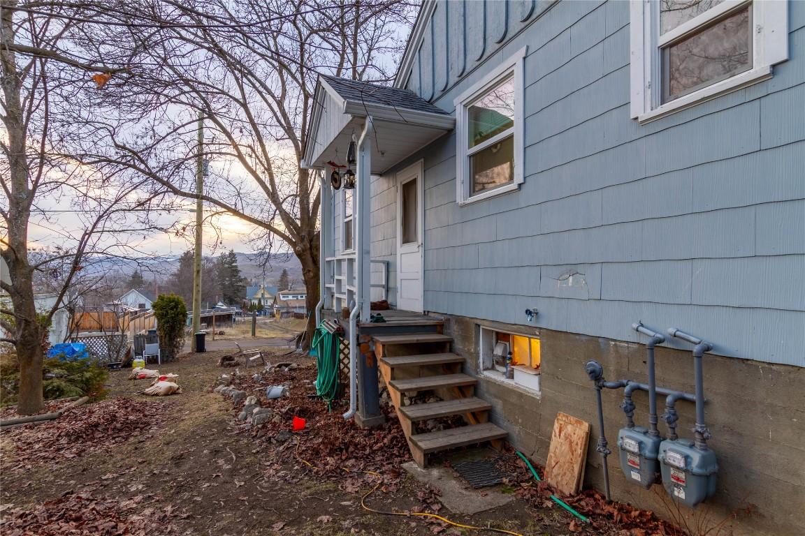 









3202/3204


20A

Street,
Vernon,




BC
V1T 4E9

