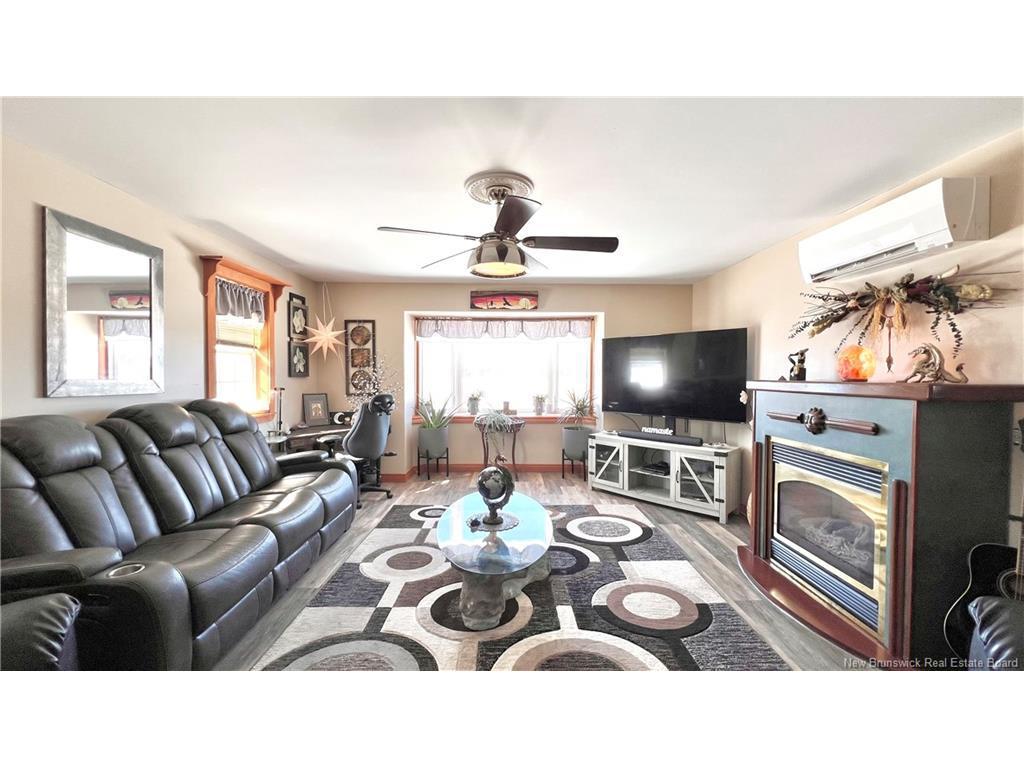









935


Miller

,
Bathurst,




NB
E2A 2J5

