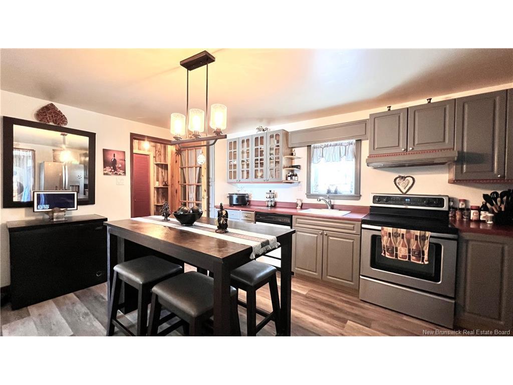 









935


Miller

,
Bathurst,




NB
E2A 2J5

