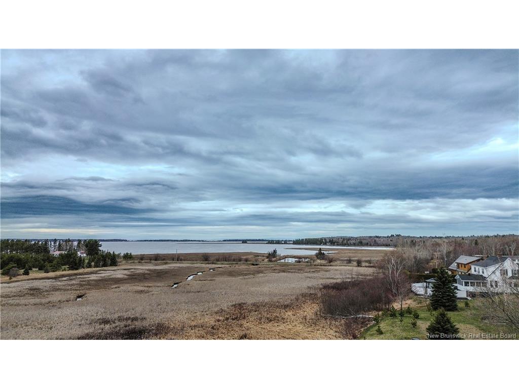 









935


Miller

,
Bathurst,




NB
E2A 2J5

