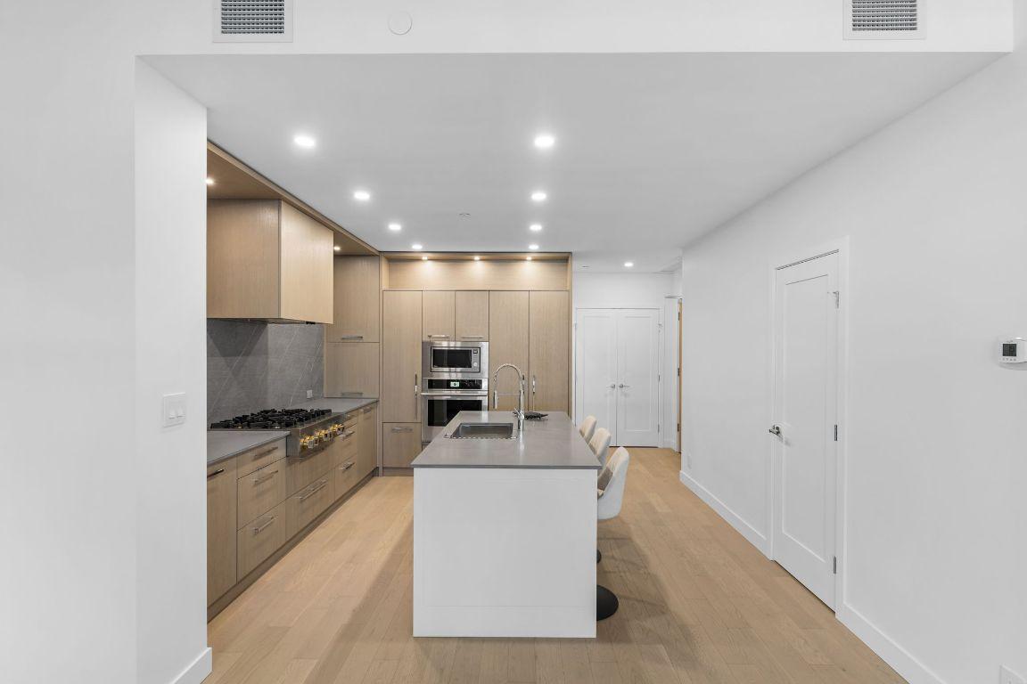 









3409


Lakeshore

Road, 209,
Kelowna,




BC
V1W 0G6

