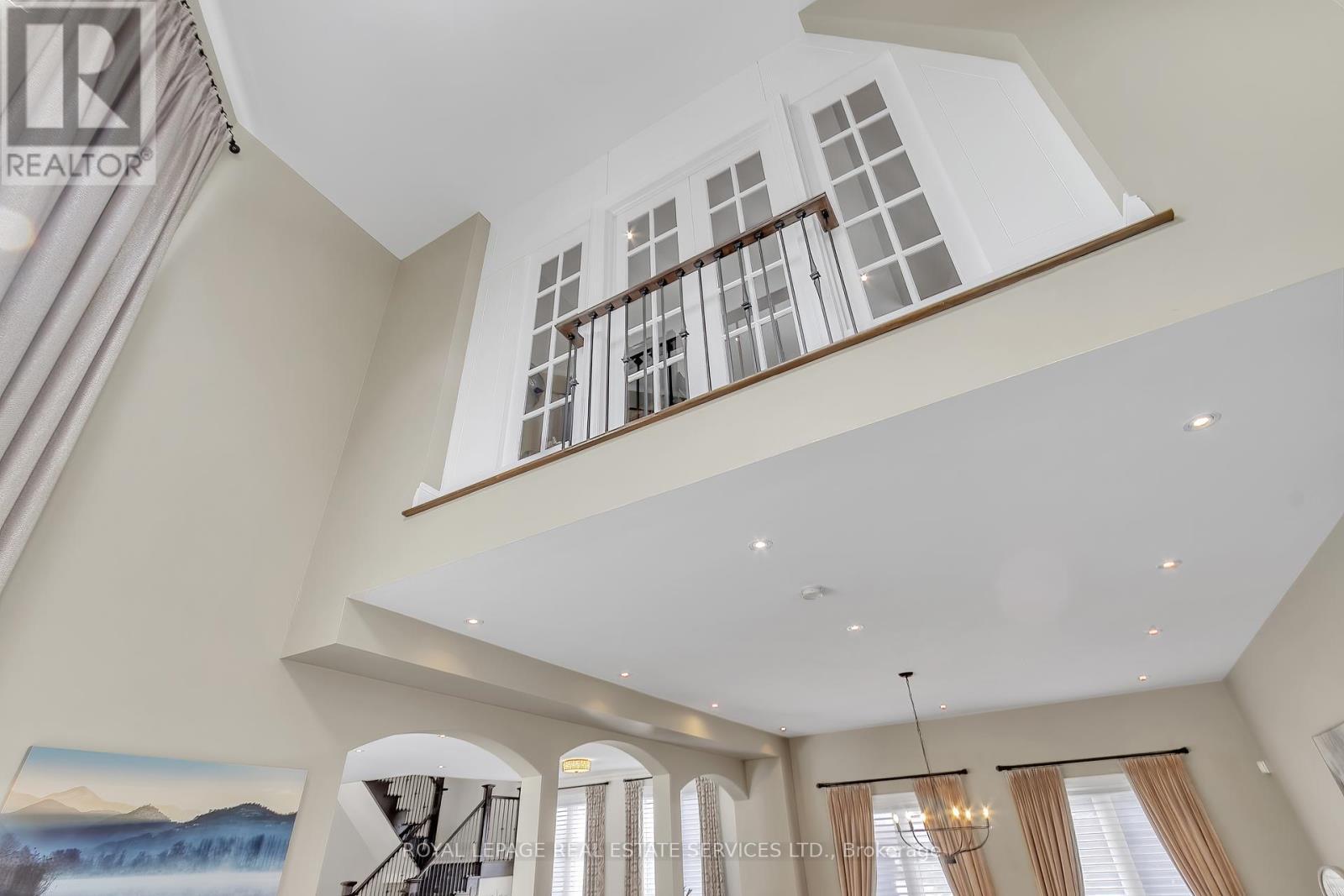 












384 REBECCA STREET

,
Oakville,




Ontario
L6K1K6

