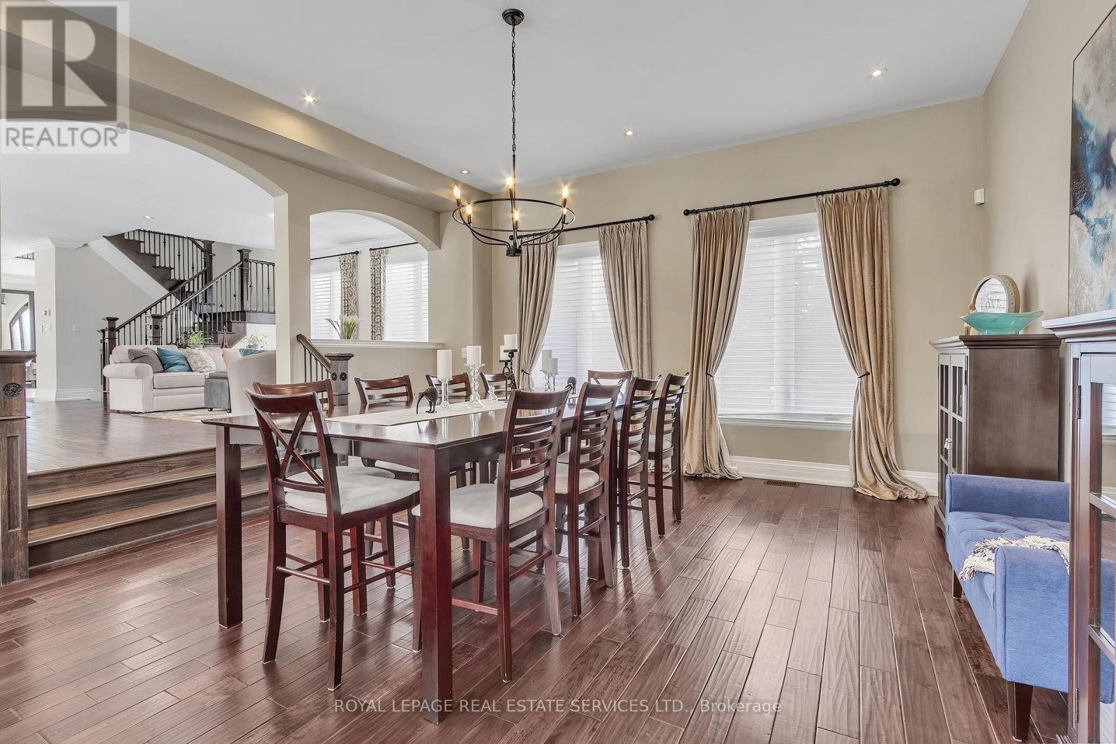 












384 REBECCA STREET

,
Oakville,




Ontario
L6K1K6


