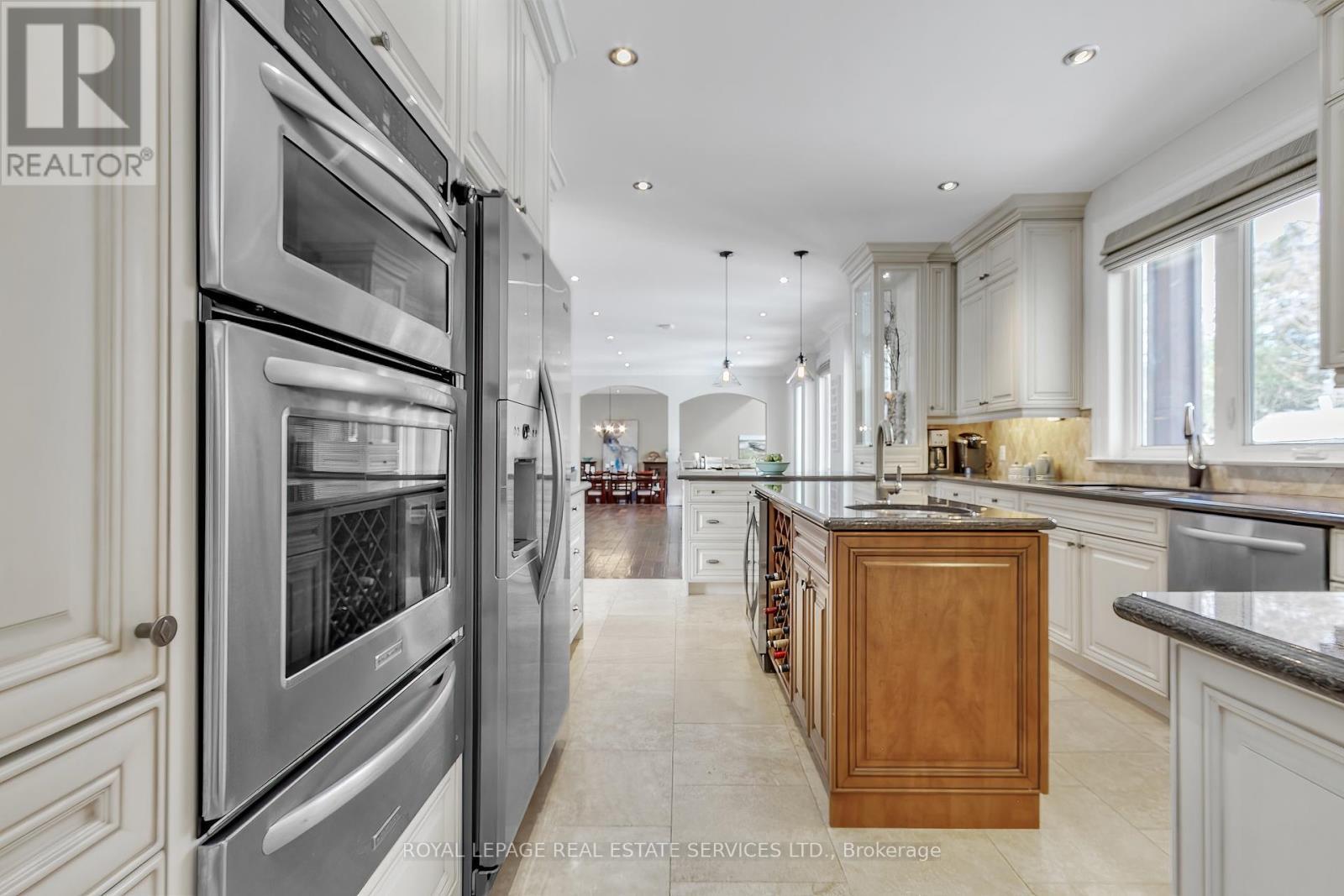 












384 REBECCA STREET

,
Oakville,




Ontario
L6K1K6

