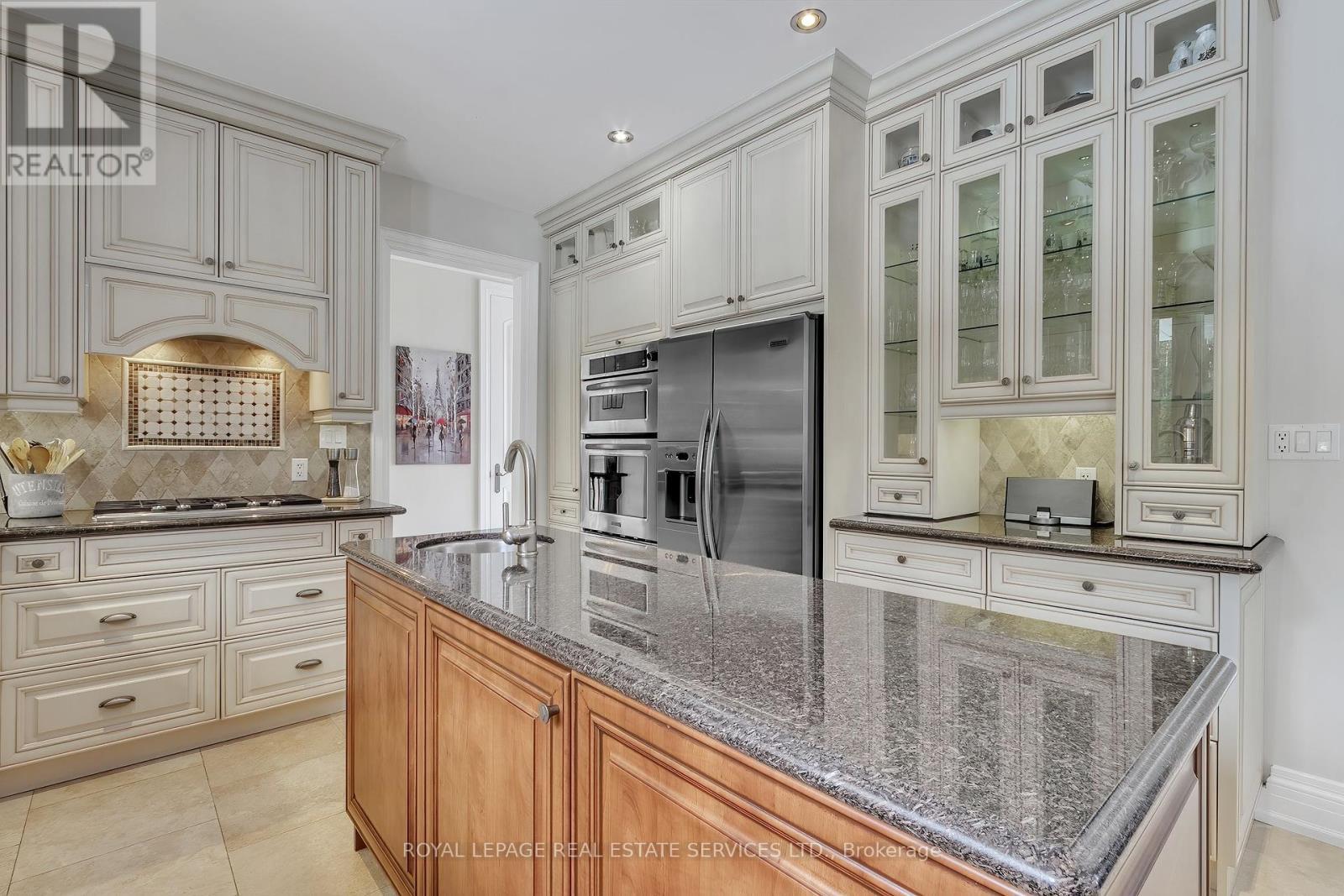












384 REBECCA STREET

,
Oakville,




Ontario
L6K1K6

