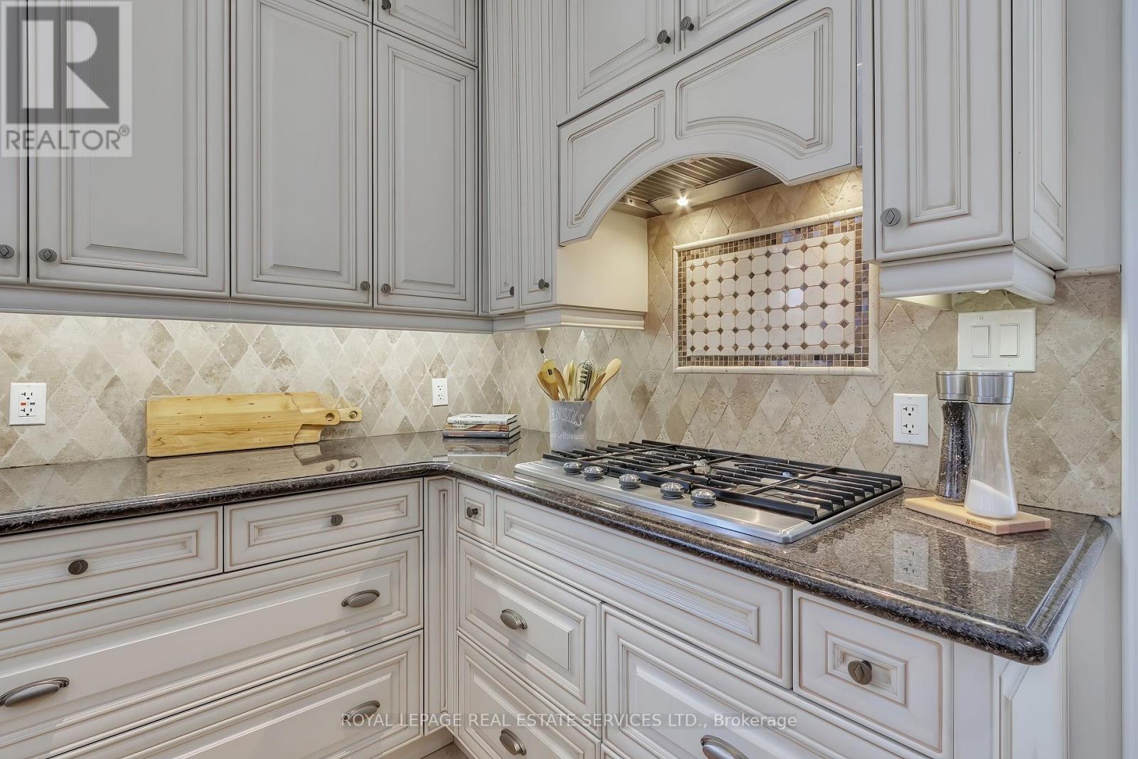












384 REBECCA STREET

,
Oakville,




Ontario
L6K1K6

