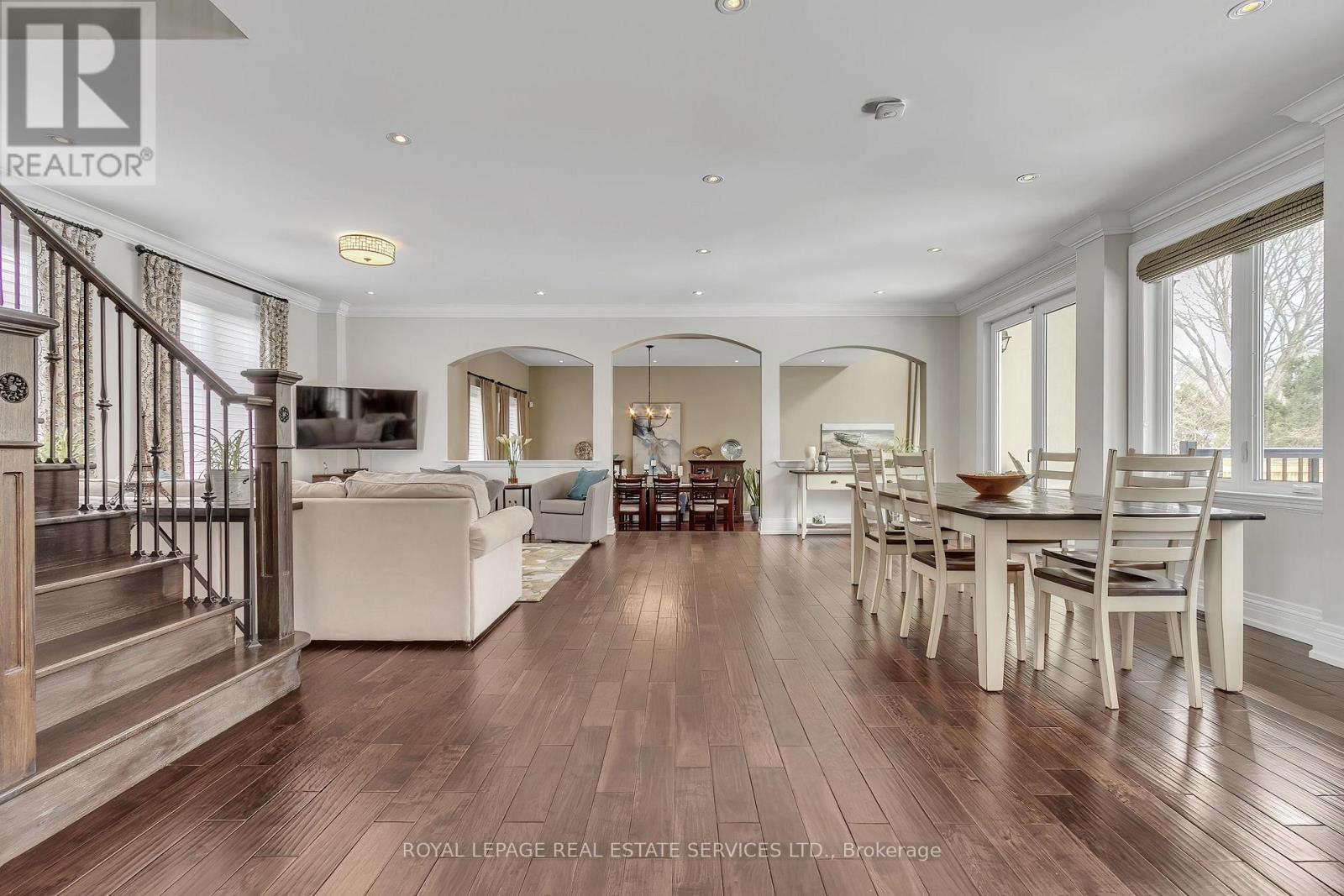 












384 REBECCA STREET

,
Oakville,




Ontario
L6K1K6

