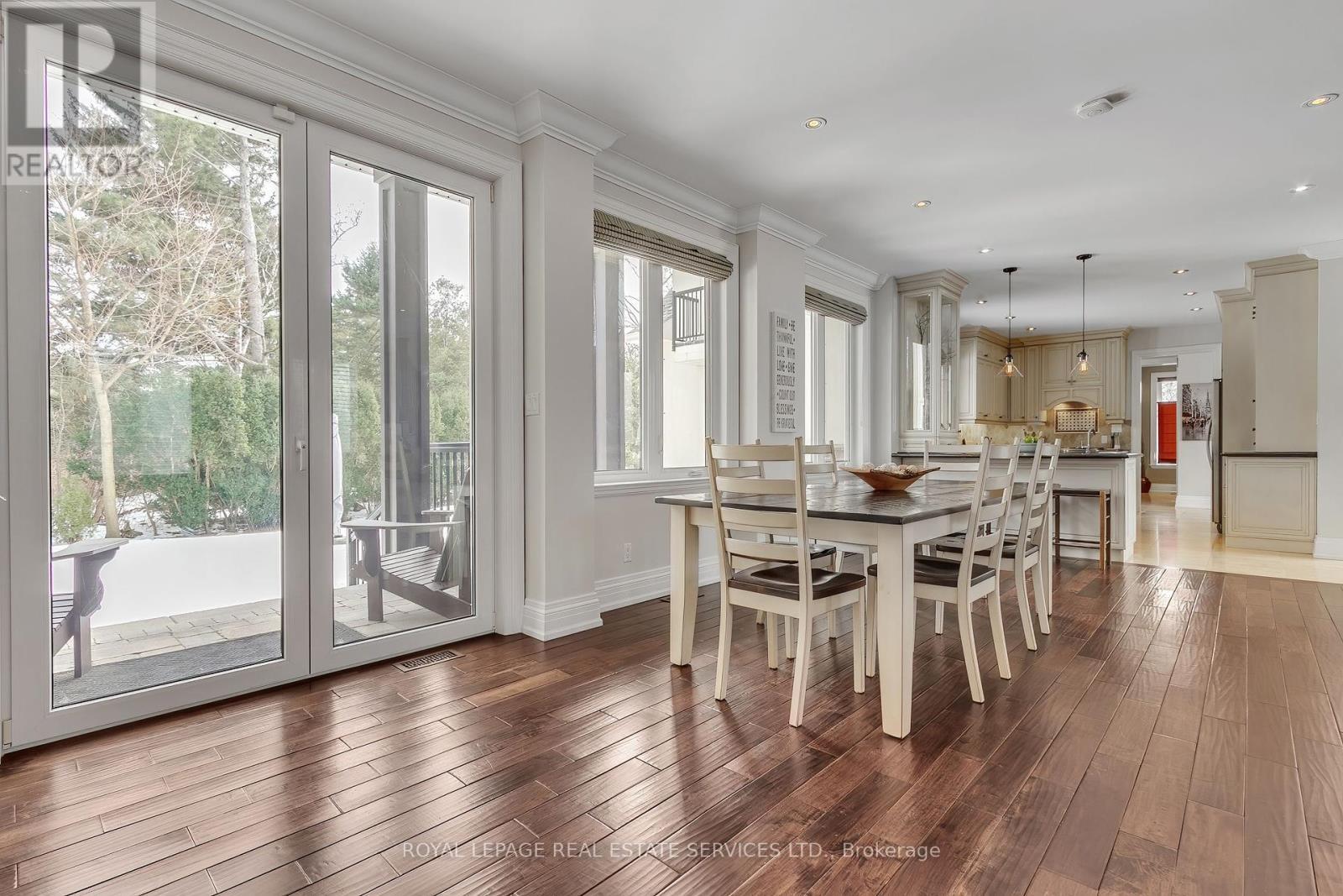 












384 REBECCA STREET

,
Oakville,




Ontario
L6K1K6

