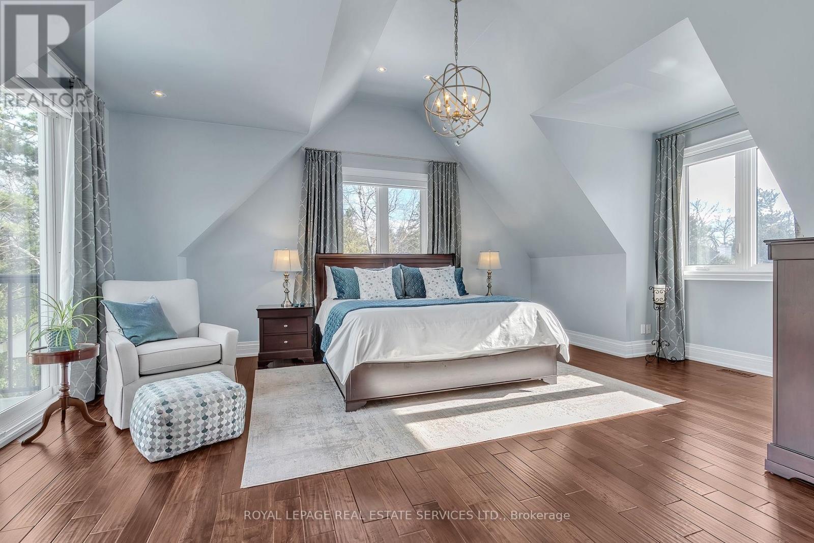 












384 REBECCA STREET

,
Oakville,




Ontario
L6K1K6

