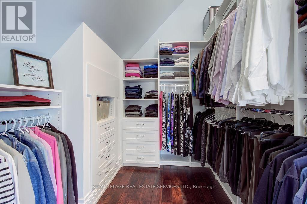 












384 REBECCA STREET

,
Oakville,




Ontario
L6K1K6

