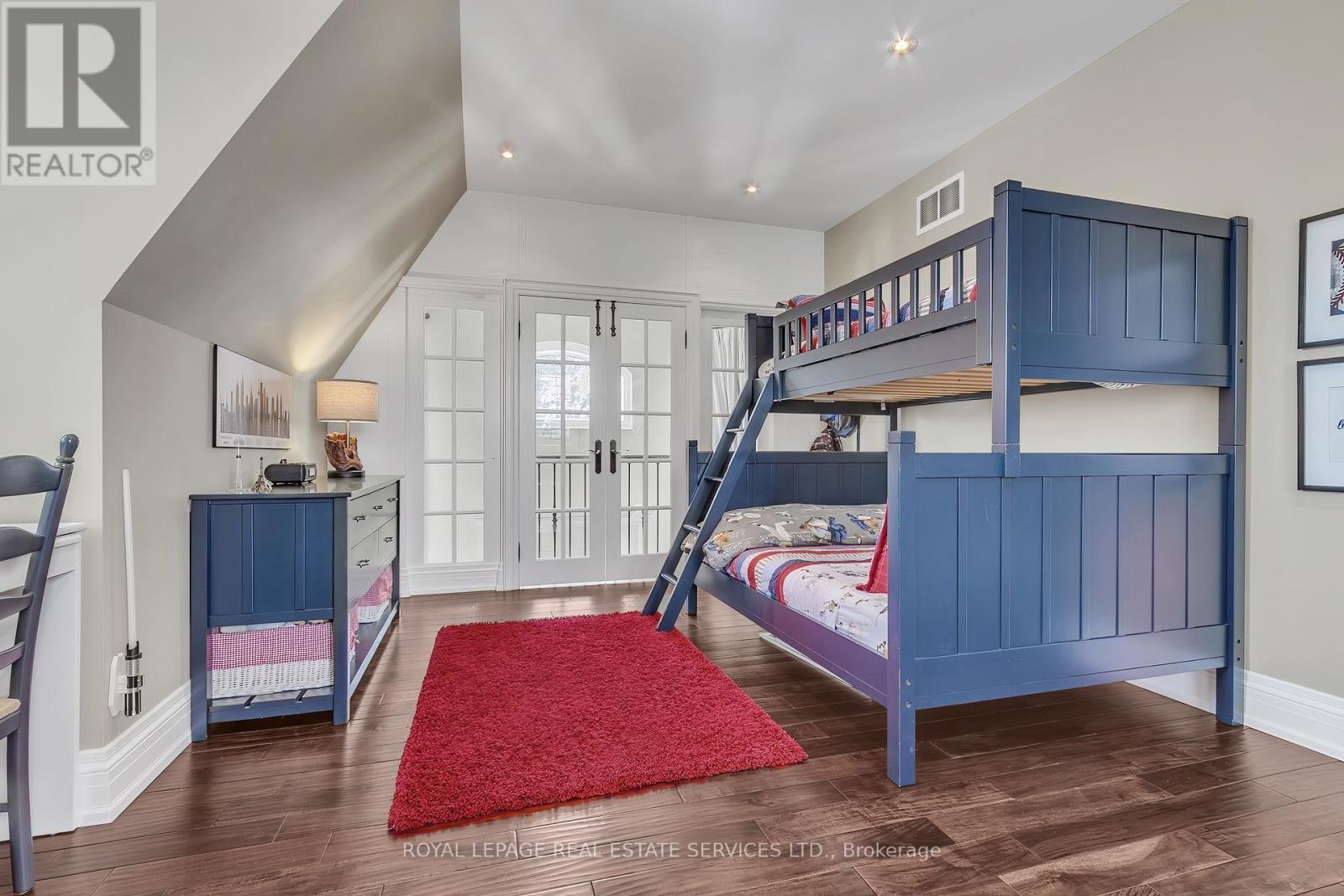












384 REBECCA STREET

,
Oakville,




Ontario
L6K1K6

