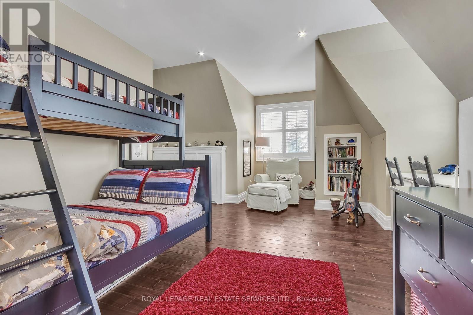 












384 REBECCA STREET

,
Oakville,




Ontario
L6K1K6


