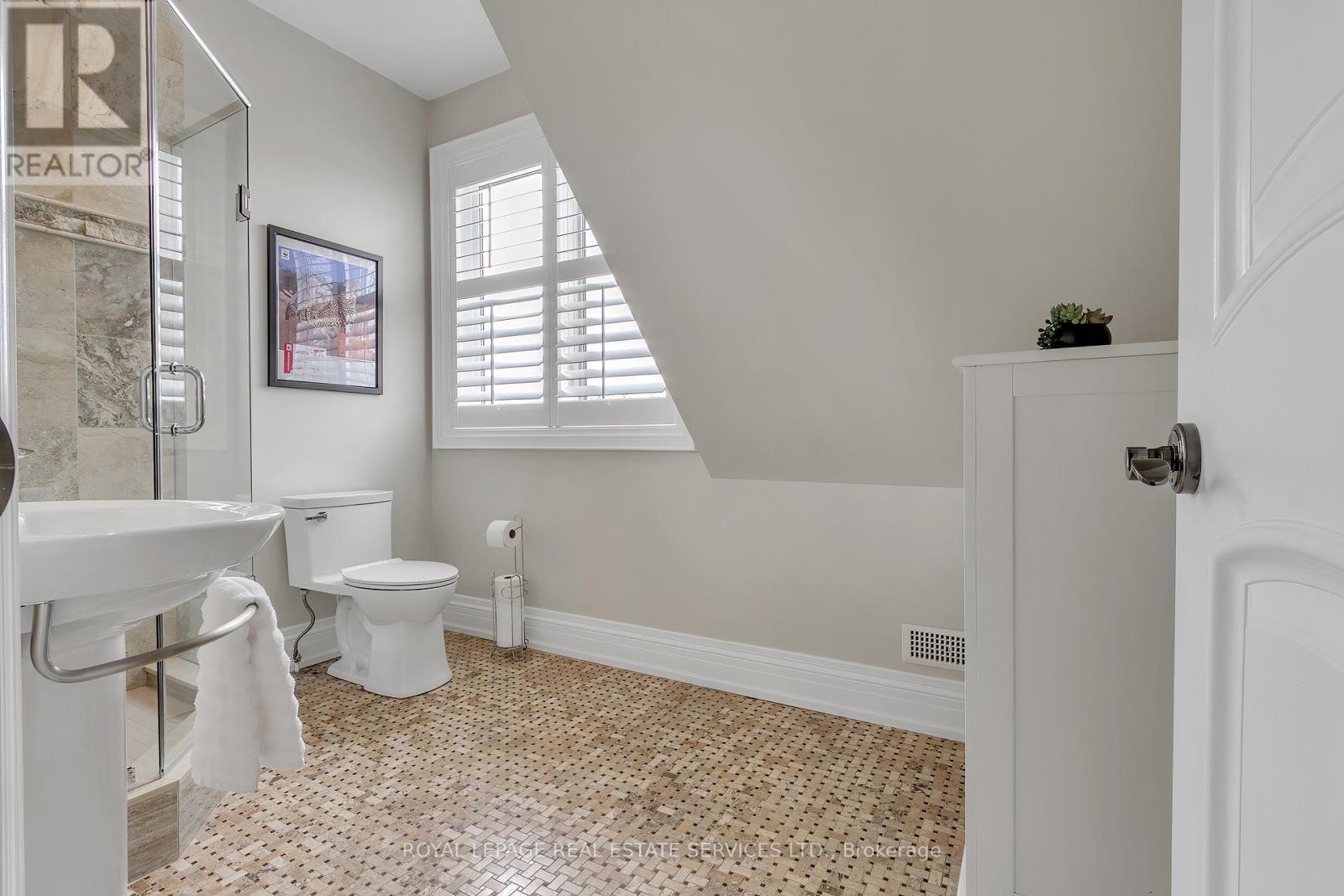 












384 REBECCA STREET

,
Oakville,




Ontario
L6K1K6

