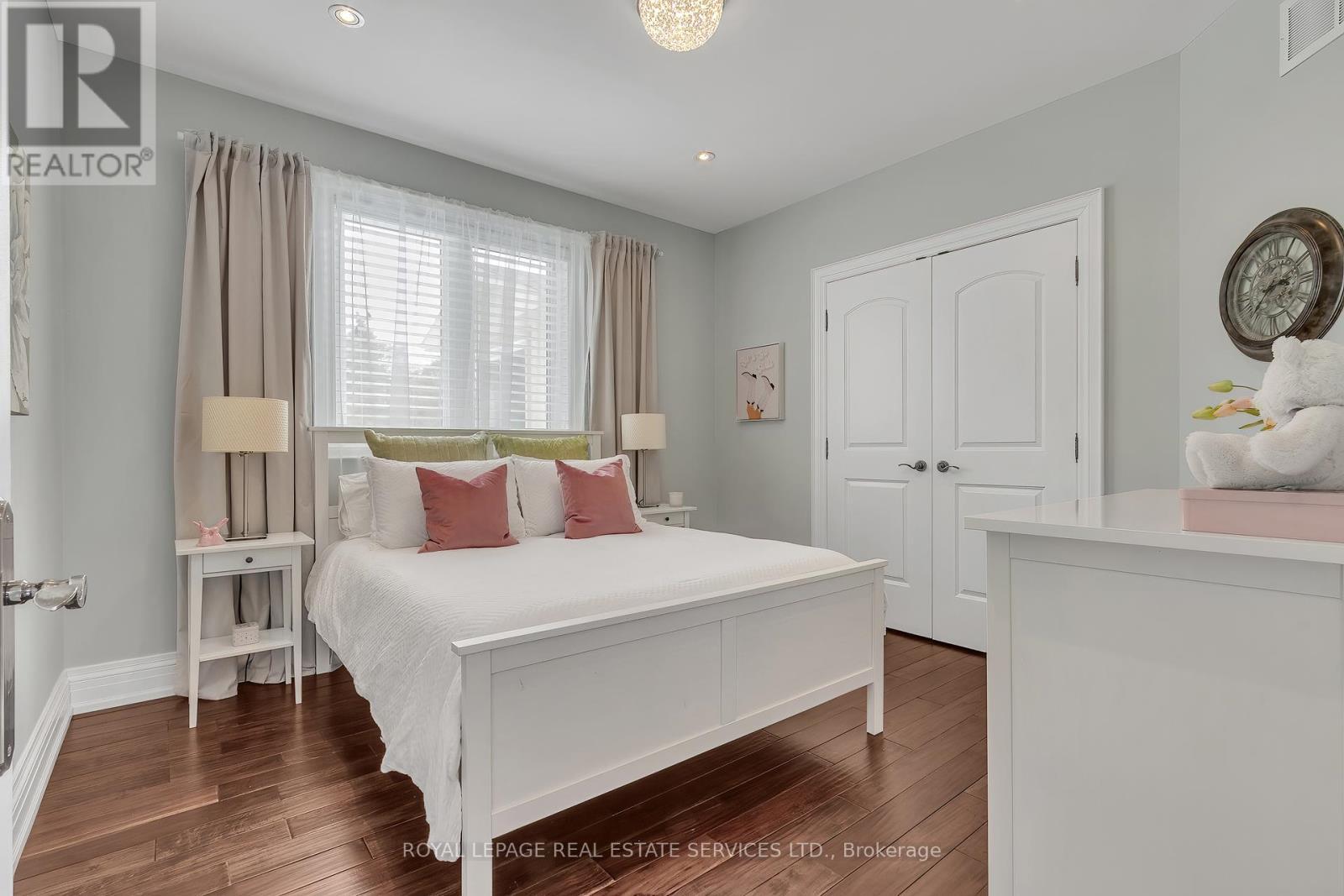 












384 REBECCA STREET

,
Oakville,




Ontario
L6K1K6


