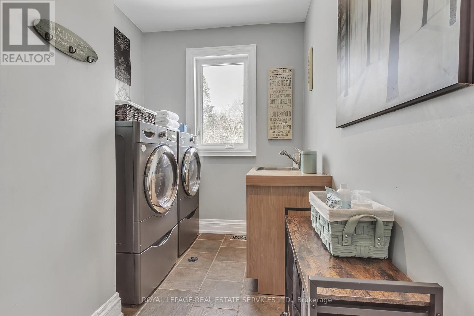 












384 REBECCA STREET

,
Oakville,




Ontario
L6K1K6

