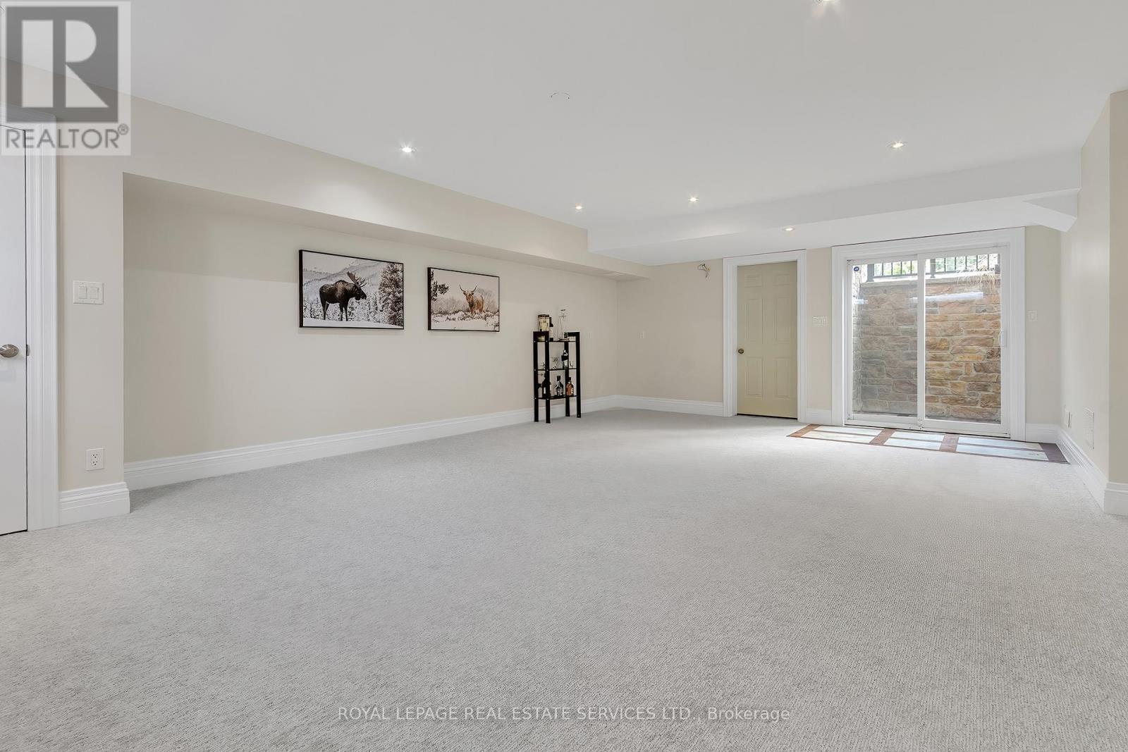 












384 REBECCA STREET

,
Oakville,




Ontario
L6K1K6

