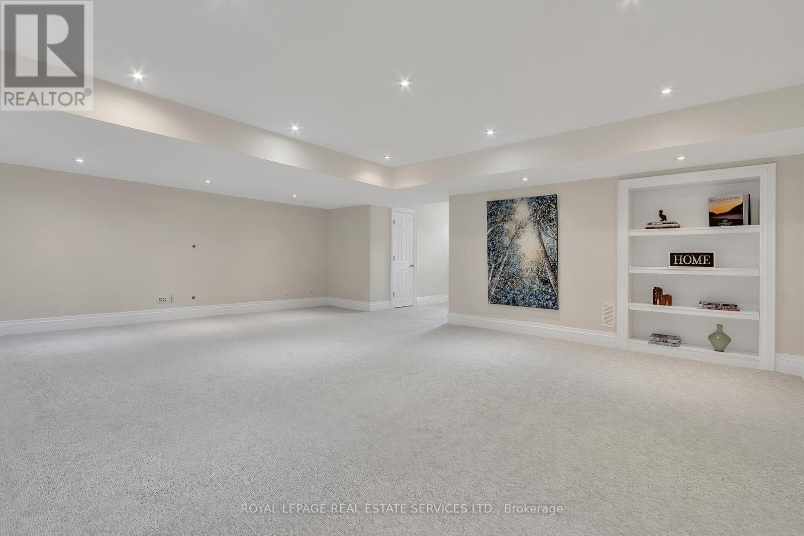 












384 REBECCA STREET

,
Oakville,




Ontario
L6K1K6

