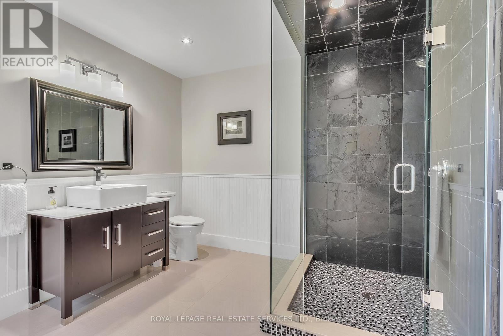 












384 REBECCA STREET

,
Oakville,




Ontario
L6K1K6

