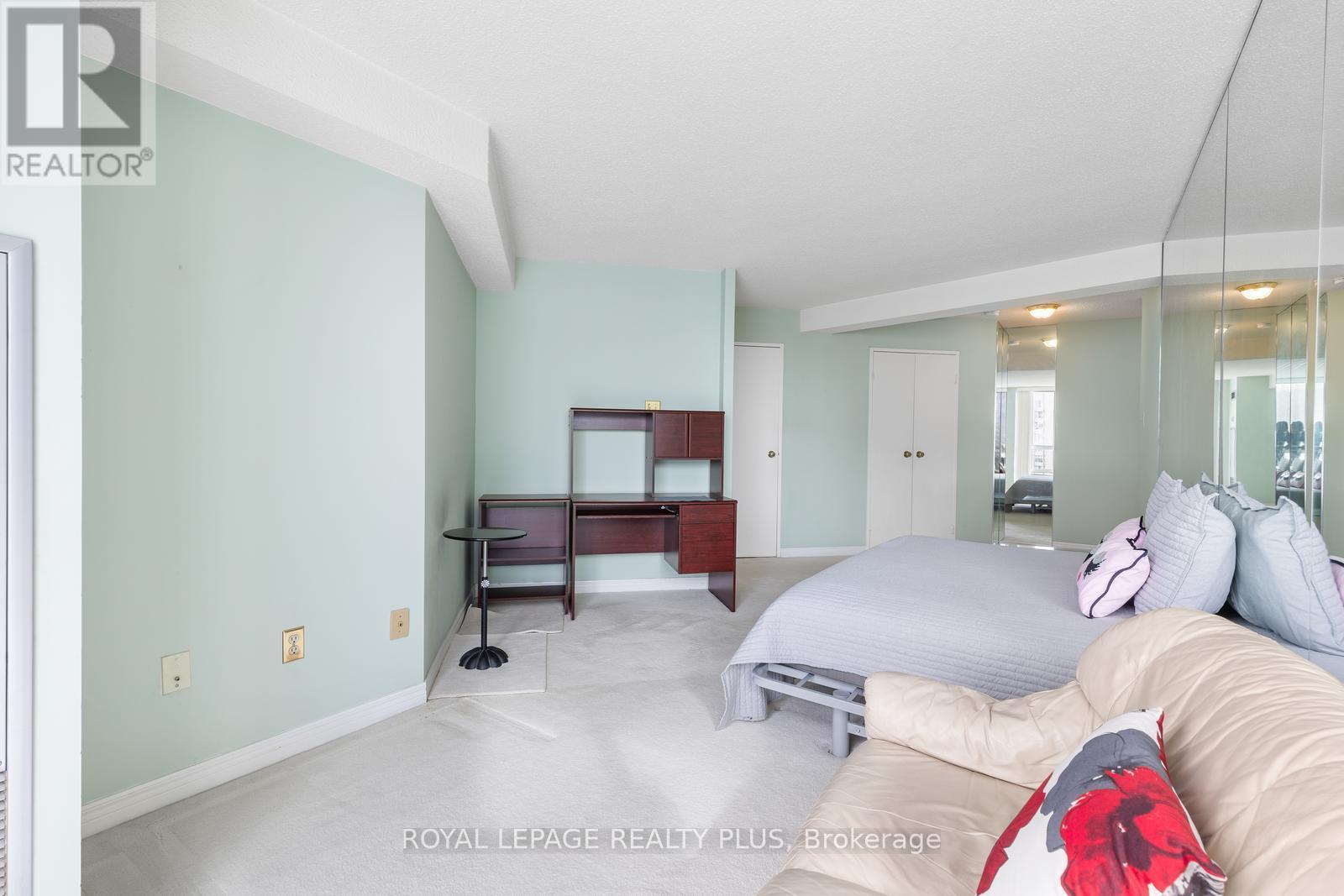 












1002 - 3650 KANEFF CRESCENT

,
Mississauga,




Ontario
L5A4A1

