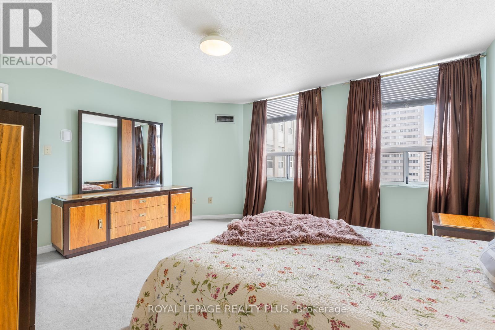 












1002 - 3650 KANEFF CRESCENT

,
Mississauga,




Ontario
L5A4A1


