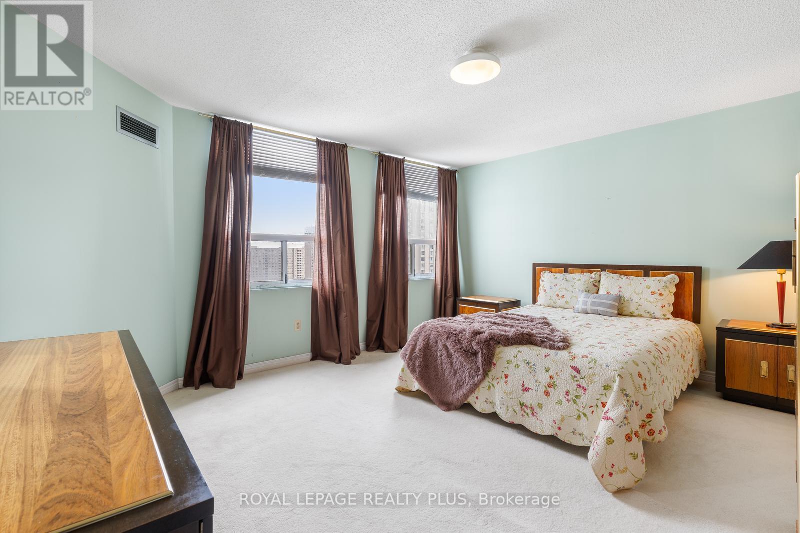 












1002 - 3650 KANEFF CRESCENT

,
Mississauga,




Ontario
L5A4A1

