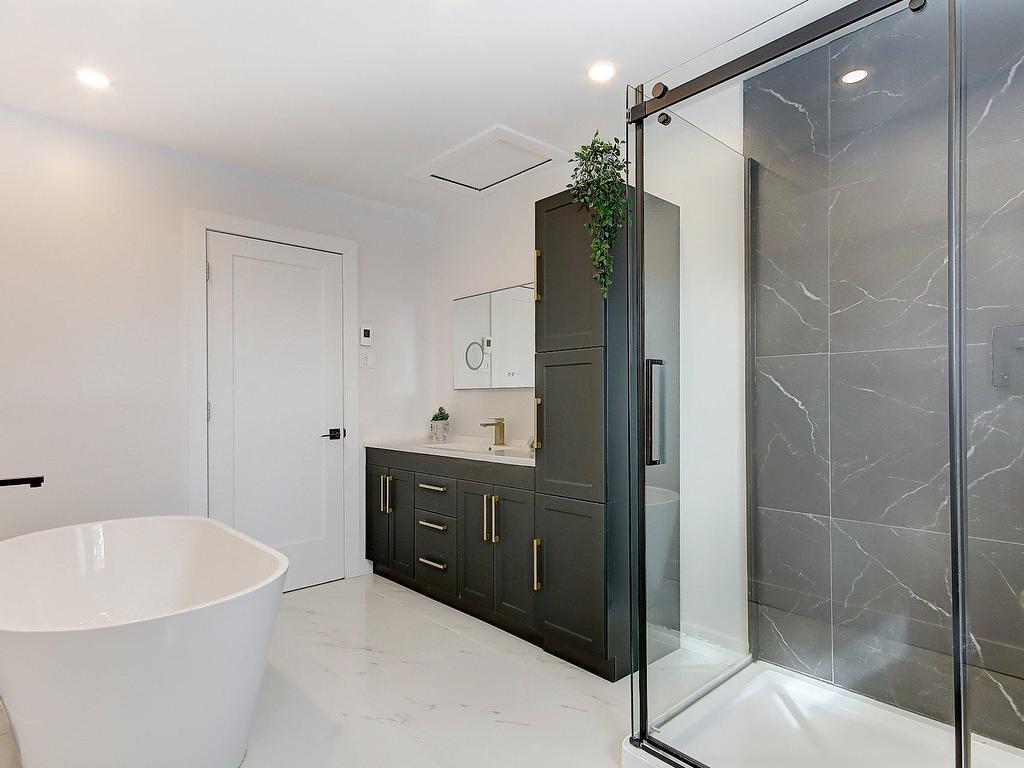









51


Rue Bourassa

,
Granby,




QC
J2G6N1

