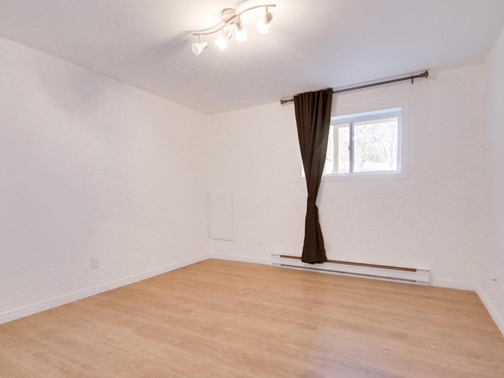









5283


Boul. des Chenaux

,
Trois-Rivières,




QC
G8Y5J6

