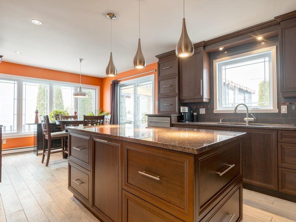 









332


Rue Desmarais

,
Varennes,




QC
J3X1M4

