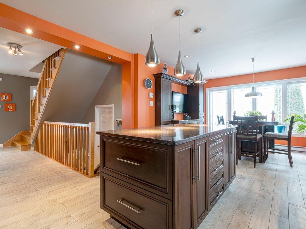 









332


Rue Desmarais

,
Varennes,




QC
J3X1M4


