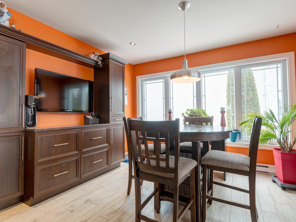 









332


Rue Desmarais

,
Varennes,




QC
J3X1M4


