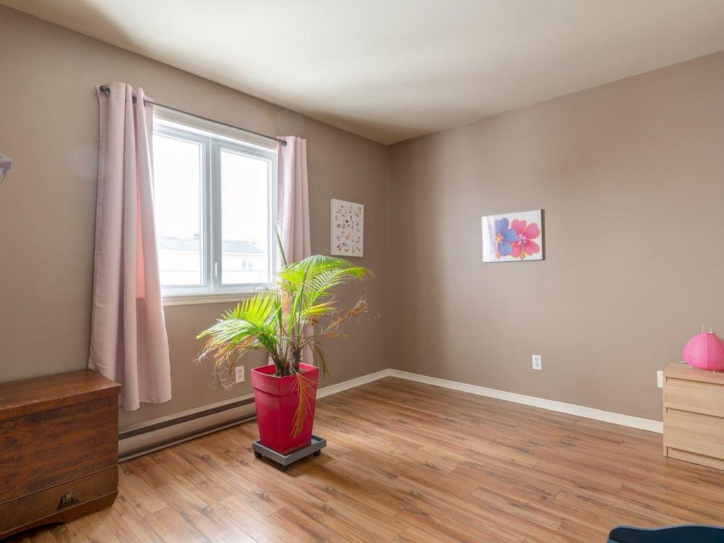 









332


Rue Desmarais

,
Varennes,




QC
J3X1M4


