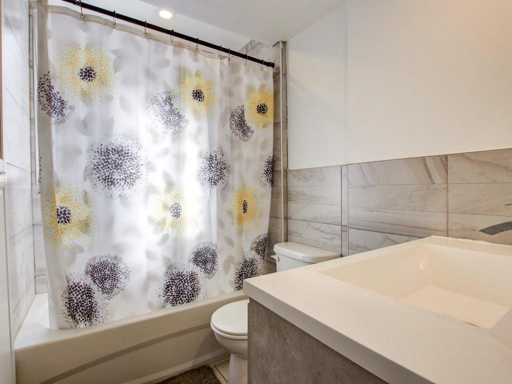 









4126

 - 4130


Rue de Charleroi

,
Montréal (Montréal-Nord),




QC
H1H1S8

