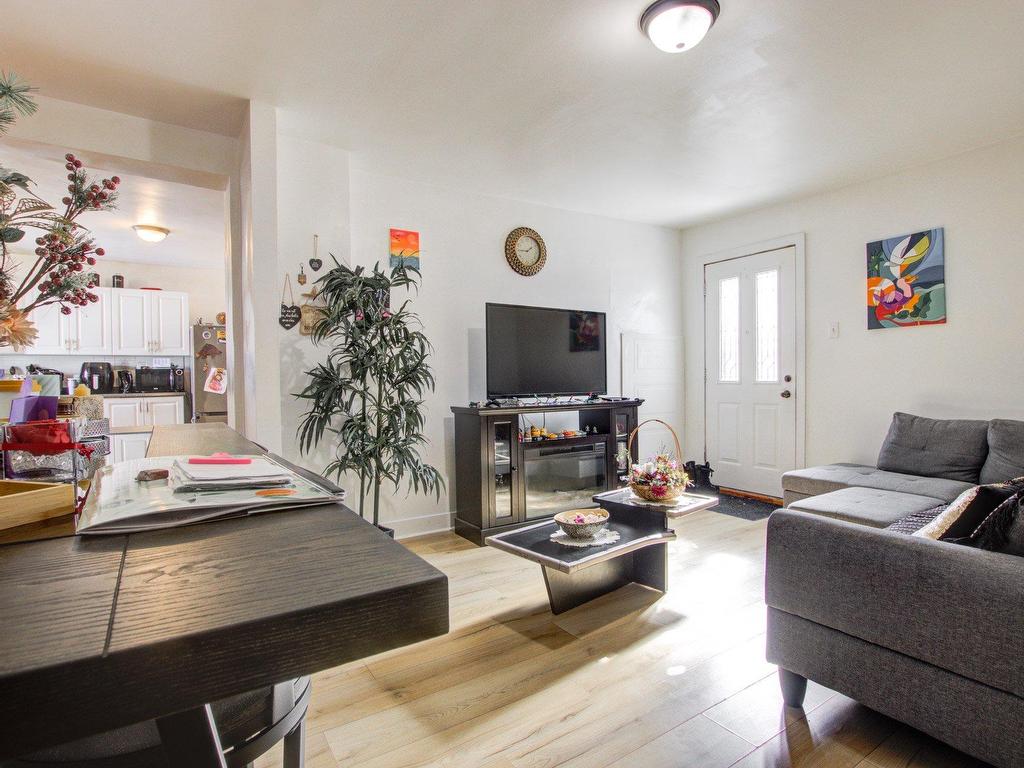 









4126

 - 4130


Rue de Charleroi

,
Montréal (Montréal-Nord),




QC
H1H1S8

