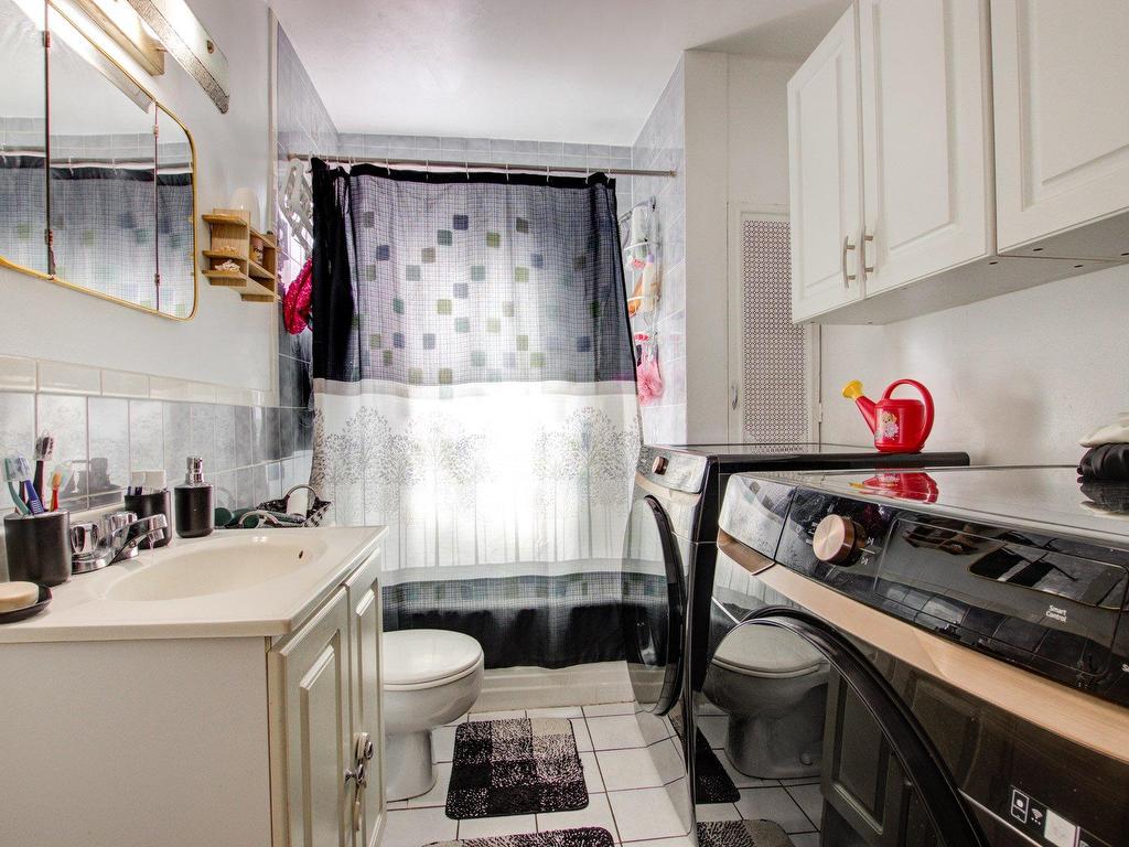 









4126

 - 4130


Rue de Charleroi

,
Montréal (Montréal-Nord),




QC
H1H1S8

