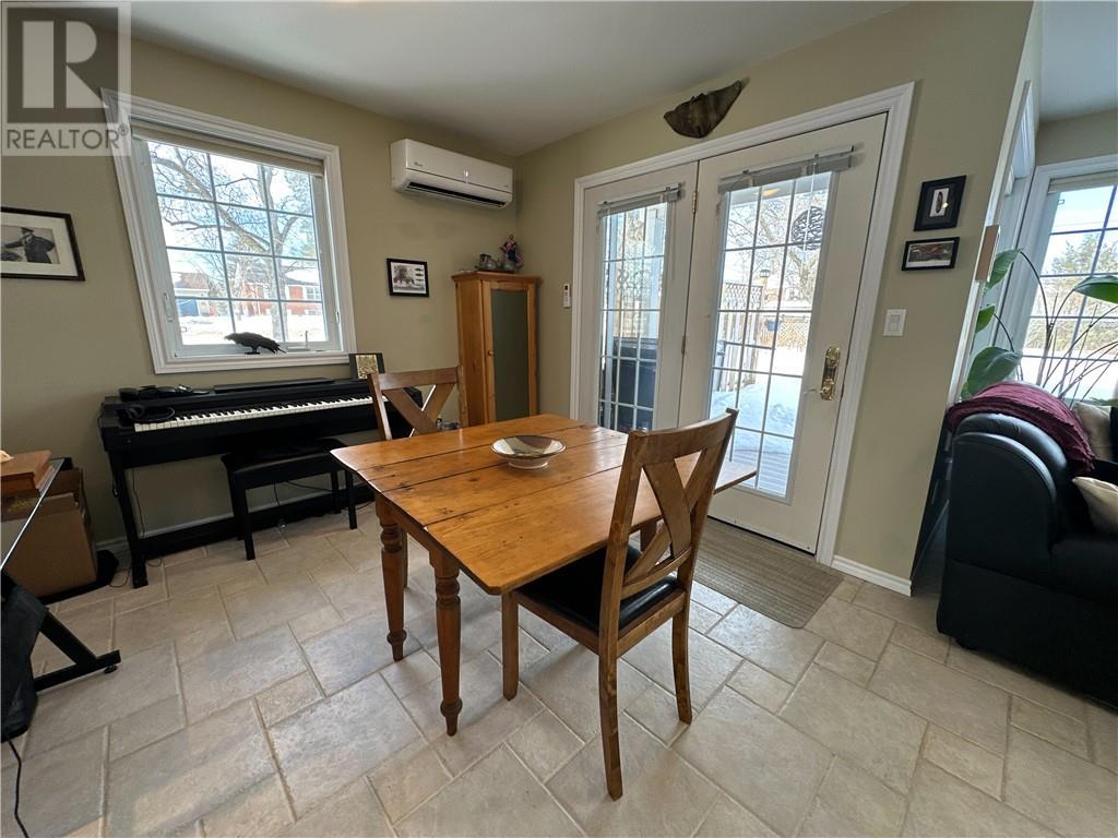 












78 Meredith Street W

,
Little Current,




Ontario
P0P1K0

