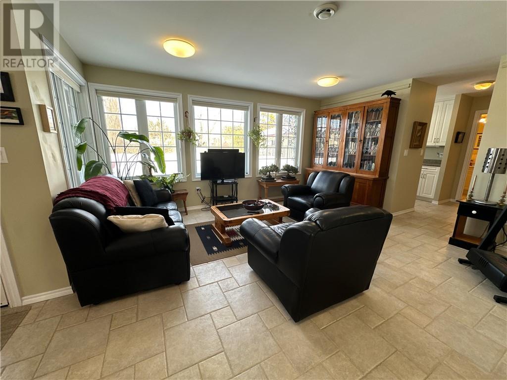 












78 Meredith Street W

,
Little Current,




Ontario
P0P1K0

