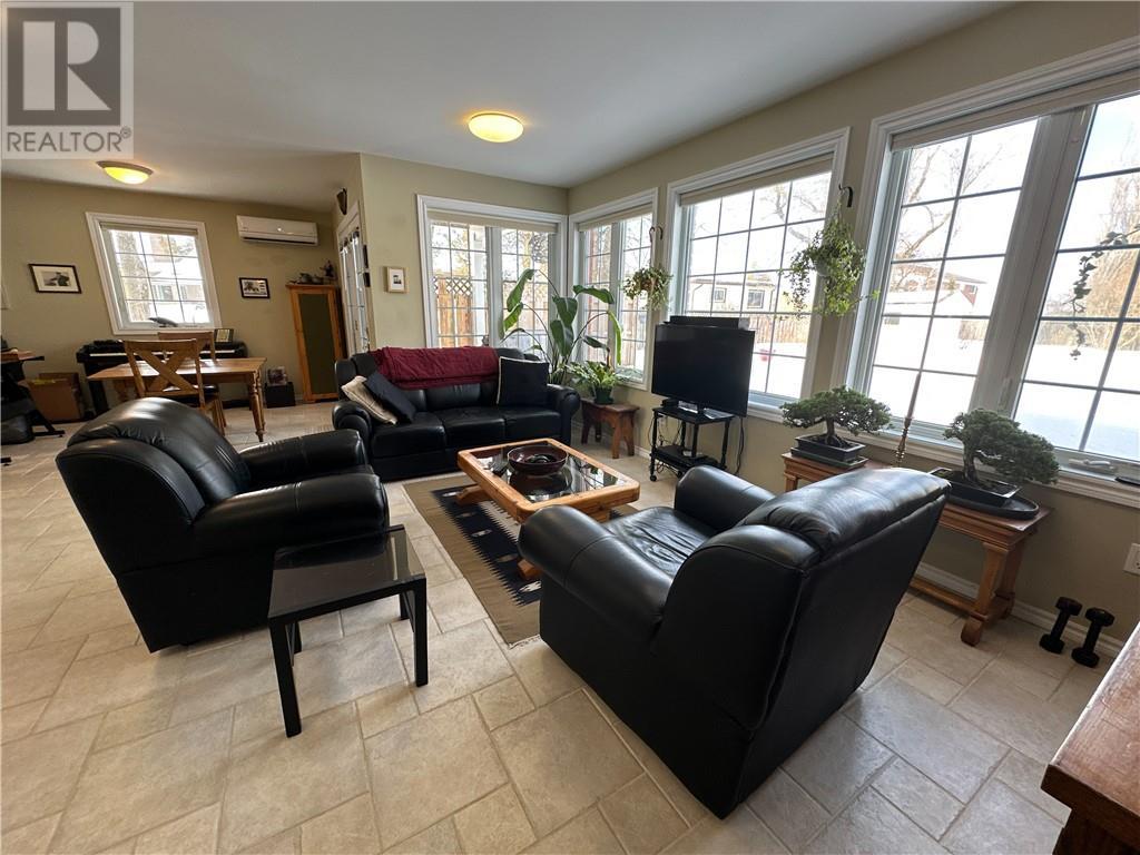 












78 Meredith Street W

,
Little Current,




Ontario
P0P1K0

