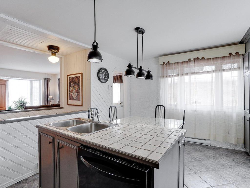 









162


Rue du Sacré-Coeur

,
Charlemagne,




QC
J5Z1X3

