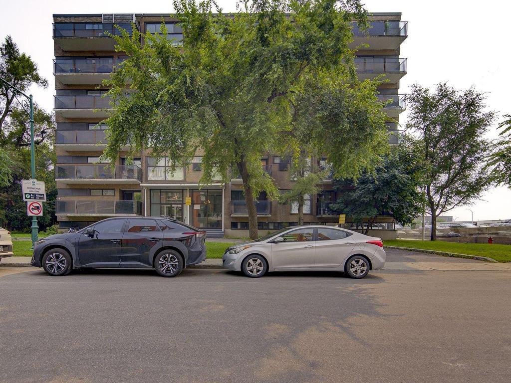 









2450


Ch. Athlone

, 410,
Mont-Royal,




QC
H3R3H6

