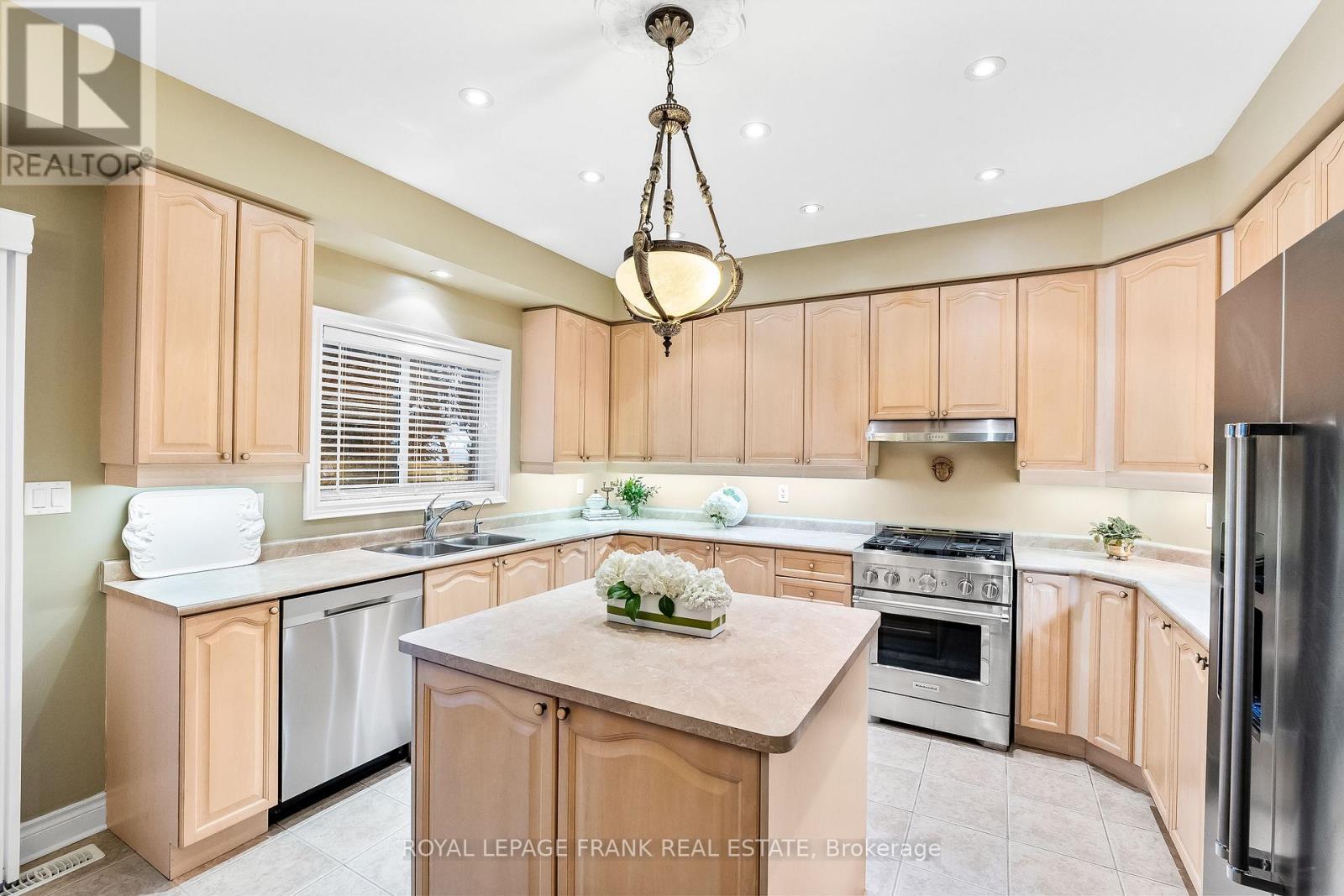 












125 SECOND AVENUE

,
Uxbridge,




Ontario
L9P2A2

